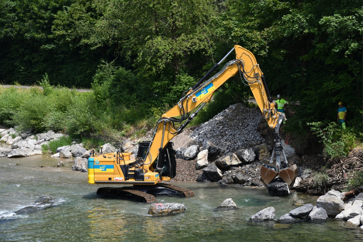 CAT 330 Eberhard
