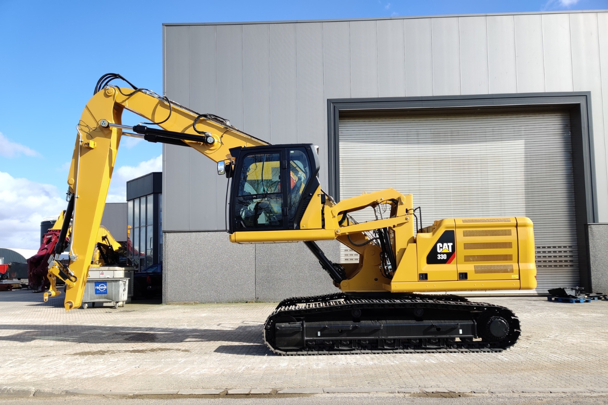 CAT 330 met cabine lift
